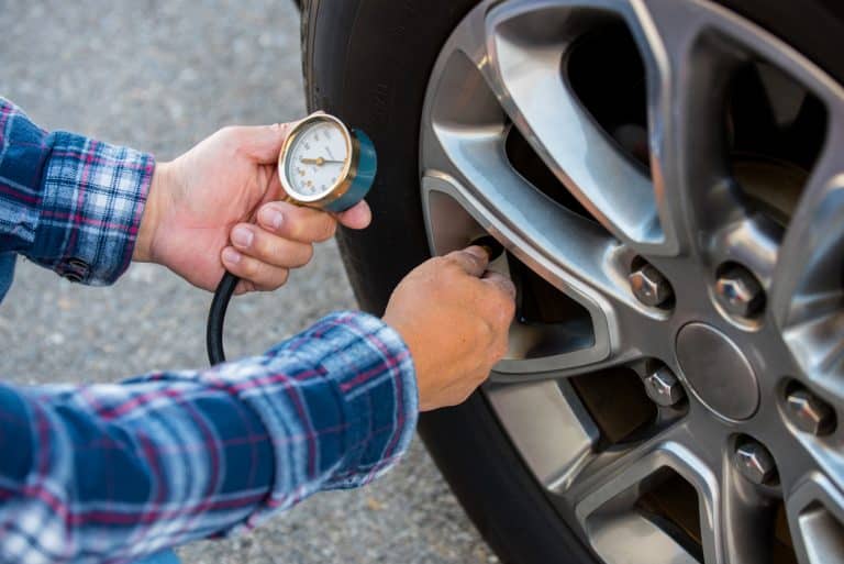 checking-tire-pressure-when-the-weather-cools-e-j-o-neil-insurance